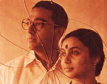 Kamal Haasan and Rani Mukherjee in Hey! Ram