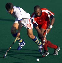 Perez Perez Yuri of Cuba is checked by Seo Jong-Ho of Korea - Allsport