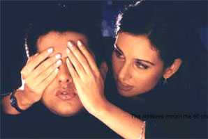 Aftab Shivdasani and Lisa Ray in Kasoor